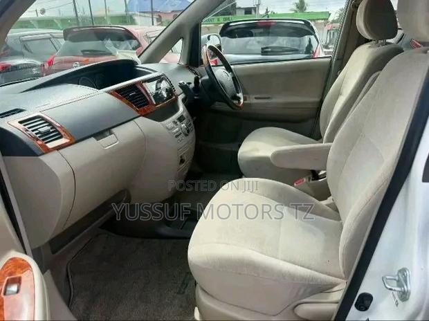 Toyota Noah 2006 White