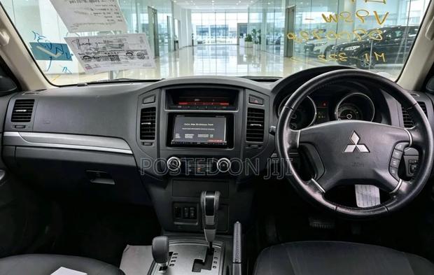 Mitsubishi Pajero 2013 White