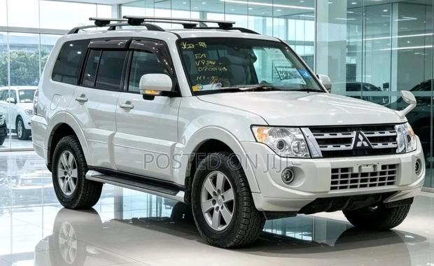 Mitsubishi Pajero 2013 White