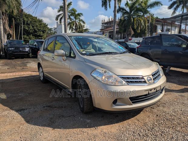 Nissan Tiida 2010 Silver