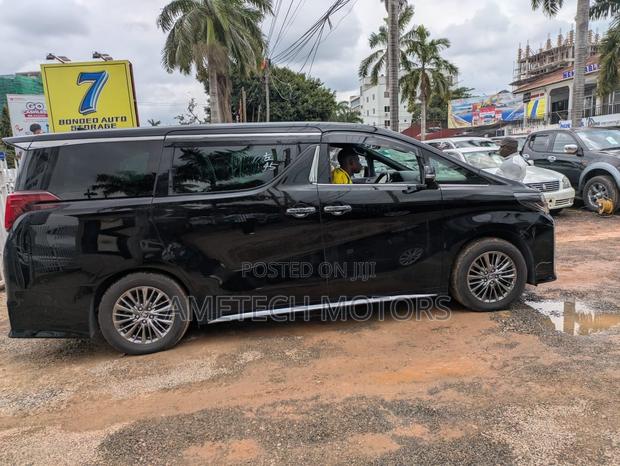 Toyota Alphard 2021 Black