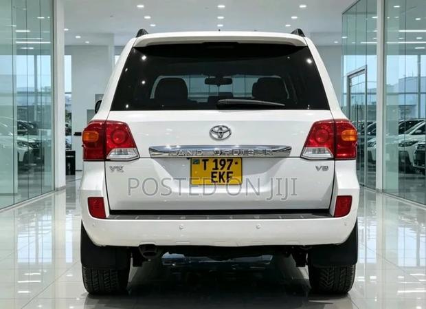 Toyota Land Cruiser 2015 White