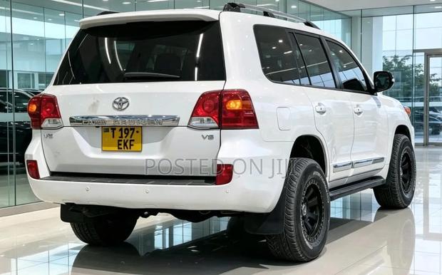 Toyota Land Cruiser 2015 White