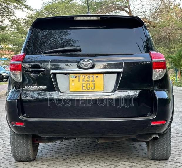 Toyota Vanguard 2011 Black