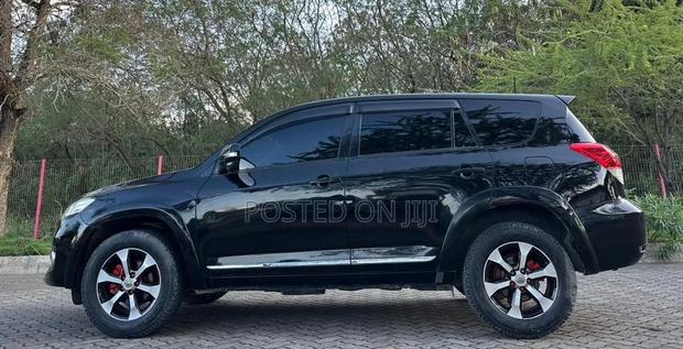 Toyota Vanguard 2011 Black