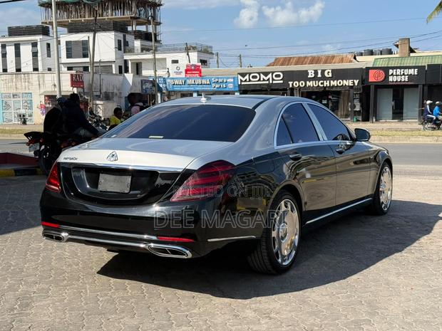 Mercedes-Benz E200 2014 Black
