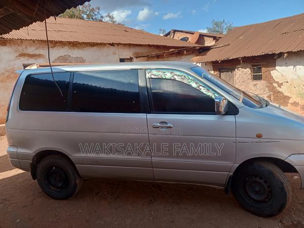 Toyota Noah 2001 Silver