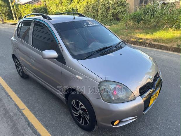 Toyota Vitz 2001 Gray