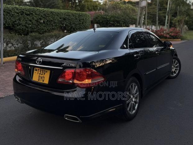 Toyota Crown 2009 Black