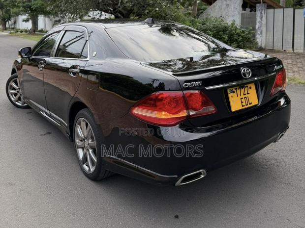 Toyota Crown 2009 Black