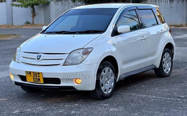Toyota IST 2004 White