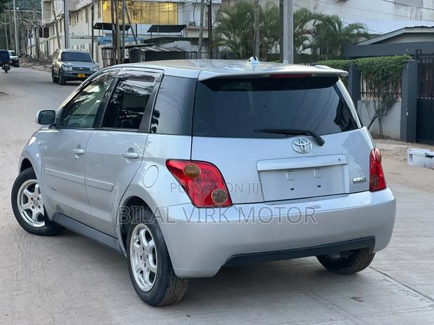 Toyota IST 2003 Silver