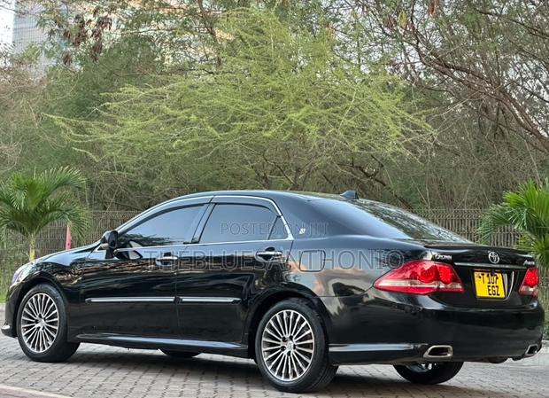 Toyota Crown 2009 Black