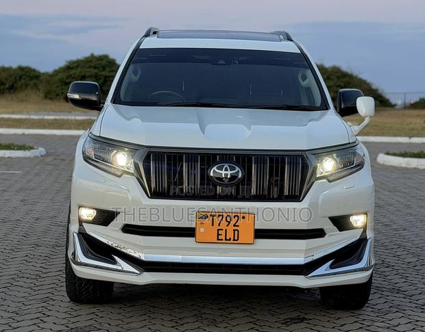 Toyota Land Cruiser Prado 2022 White