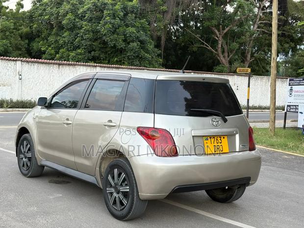 Toyota IST 2004 Silver