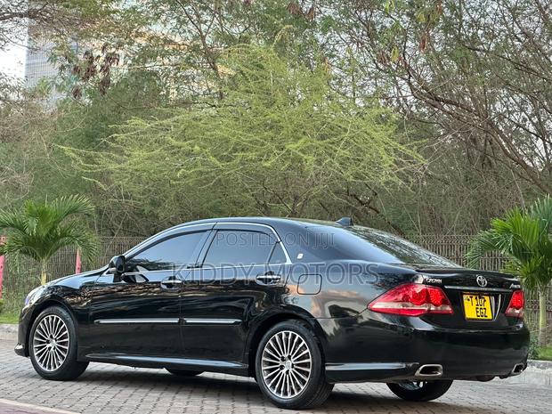 Toyota Crown 2009 Black