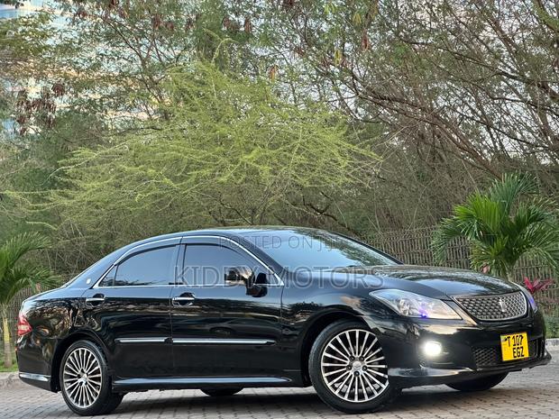 Toyota Crown 2009 Black