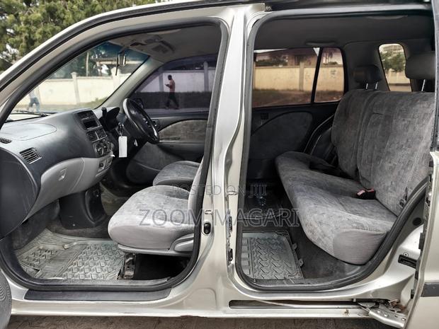 Toyota Raum 2000 Silver