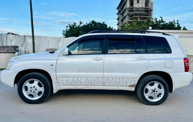Toyota Kluger 2004 White