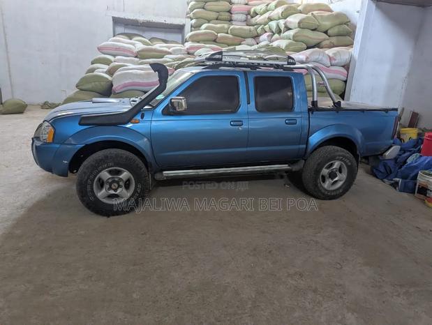 Nissan Hardbody 2009 Blue