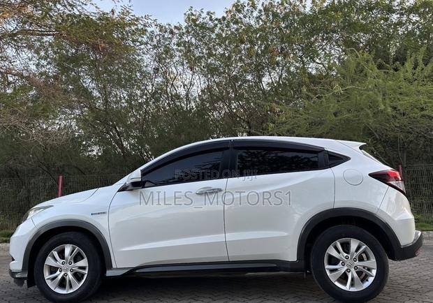 Honda Vezel 2016 White