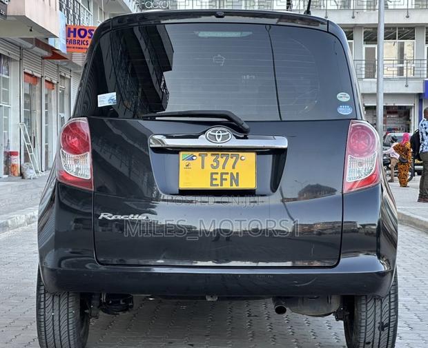 Toyota Ractis 2005 Black