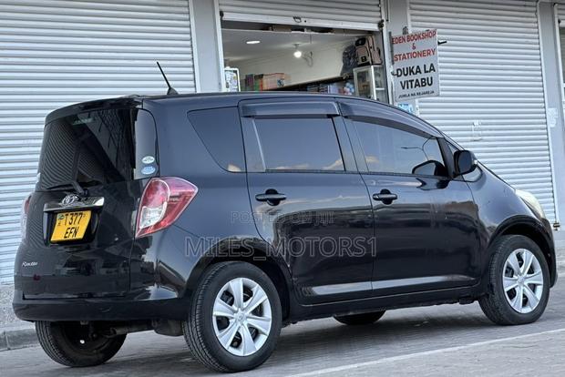 Toyota Ractis 2005 Black