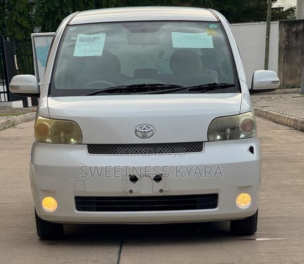 Toyota Porte 2008 White