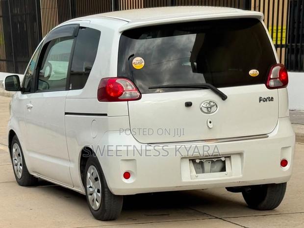 Toyota Porte 2008 White