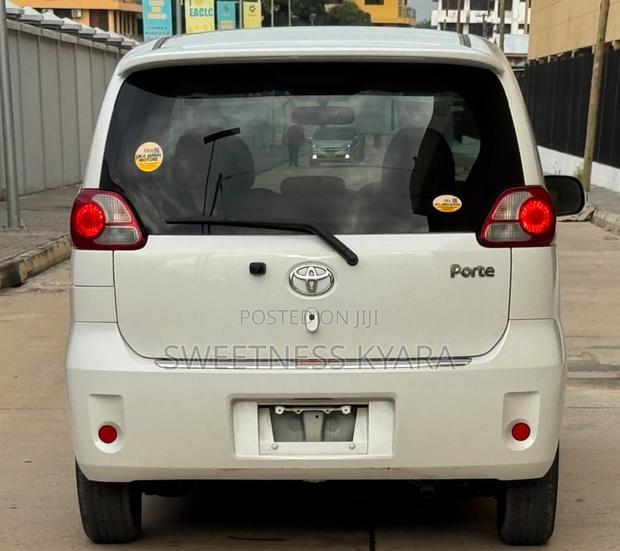 Toyota Porte 2008 White