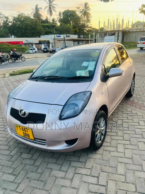 Toyota Vitz 2006 Silver