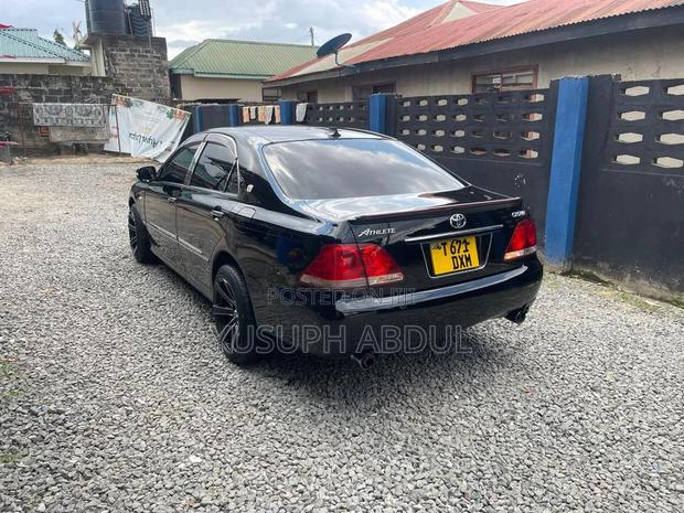 Toyota Crown Royale 2005 Black