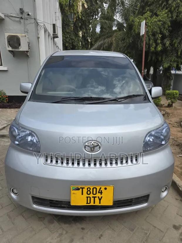 Toyota Porte 2005 Silver