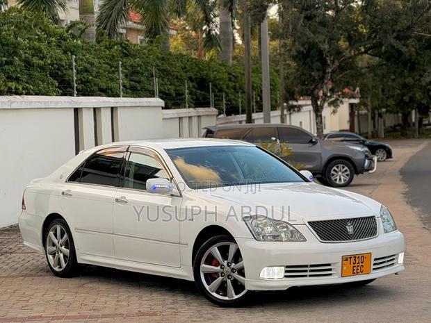 Toyota Crown Royale 2005 White