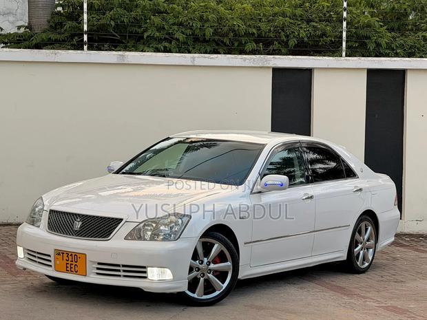 Toyota Crown Royale 2005 White