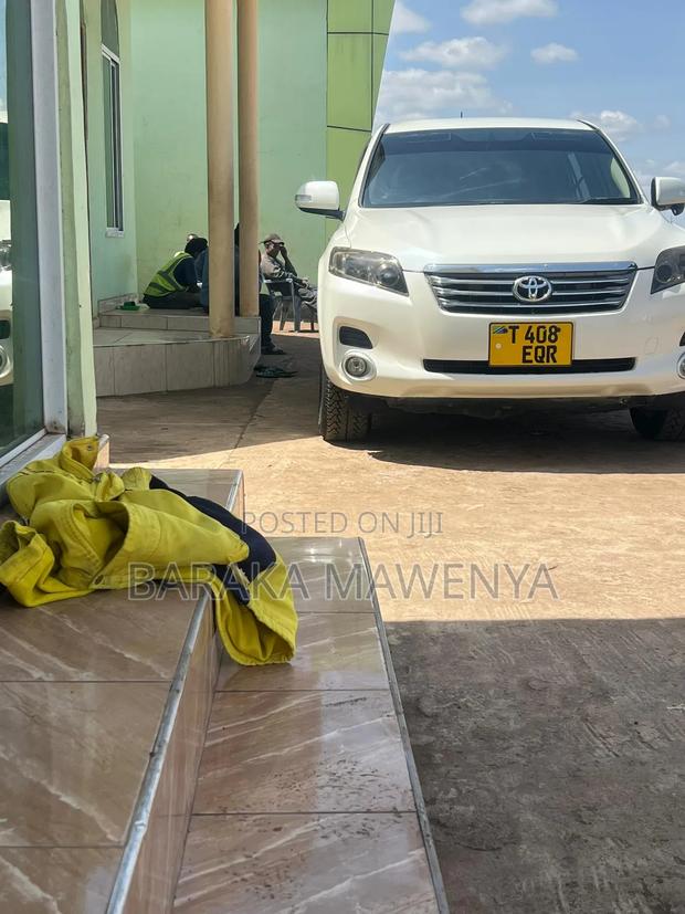 Toyota Vanguard 2009 White