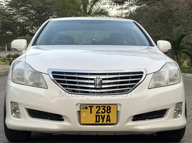 Toyota Crown 2008 White