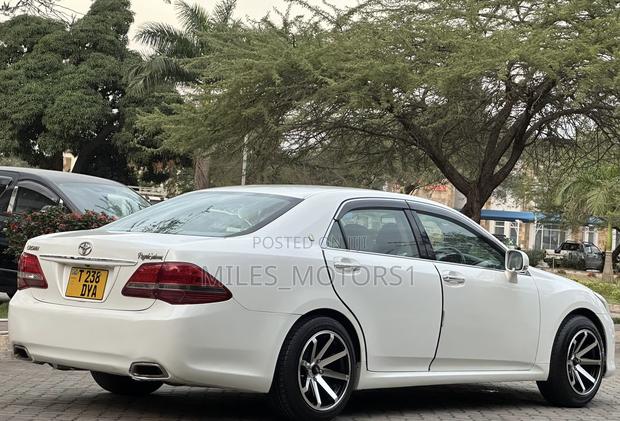 Toyota Crown 2008 White