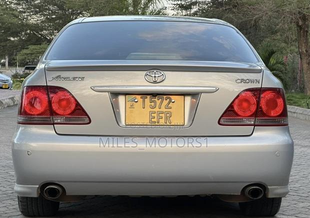 Toyota Crown 2005 Silver