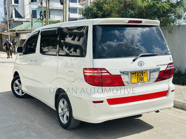 Toyota Alphard 2.4 Petrol FWD 2006 White