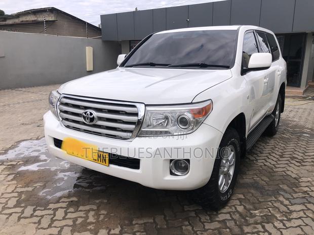 Toyota Land Cruiser 2009 White