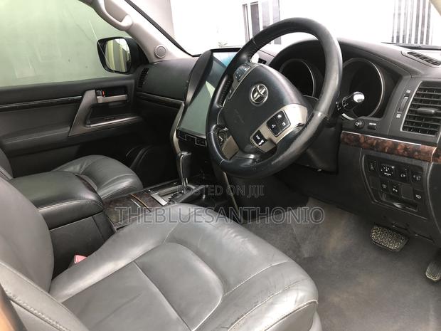 Toyota Land Cruiser 2009 White
