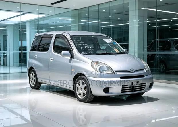 Toyota Fun Cargo 2001 Silver