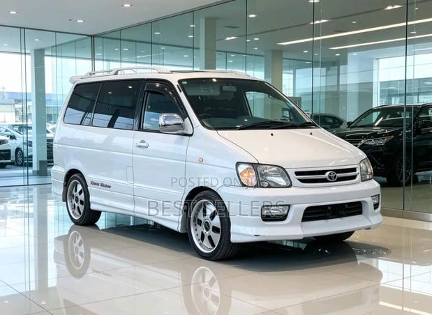Toyota Noah 2001 White