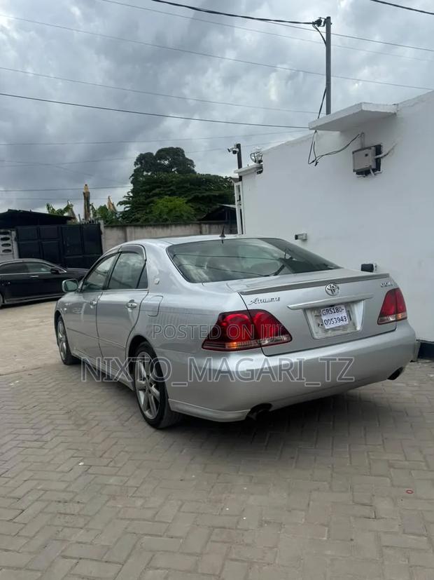 Toyota Crown 2006 Silver