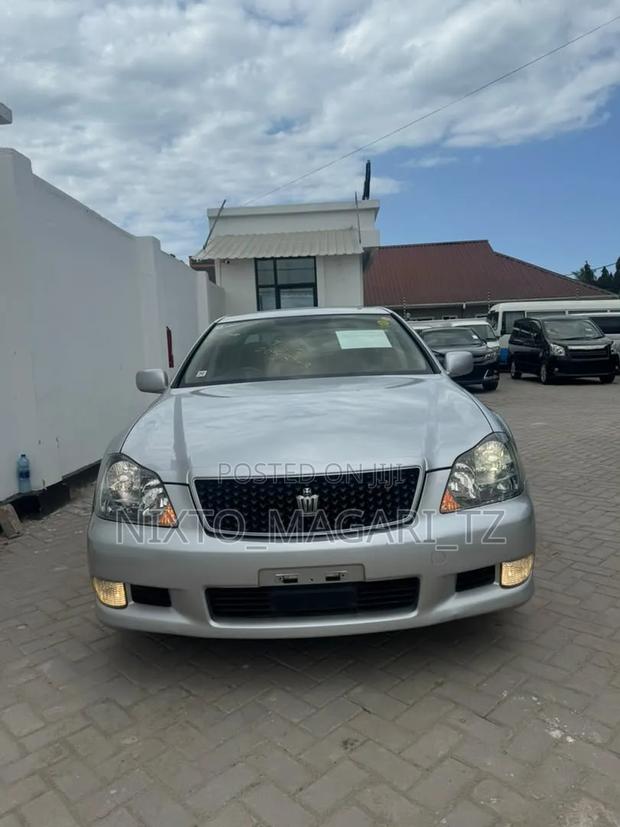 Toyota Crown 2006 Silver