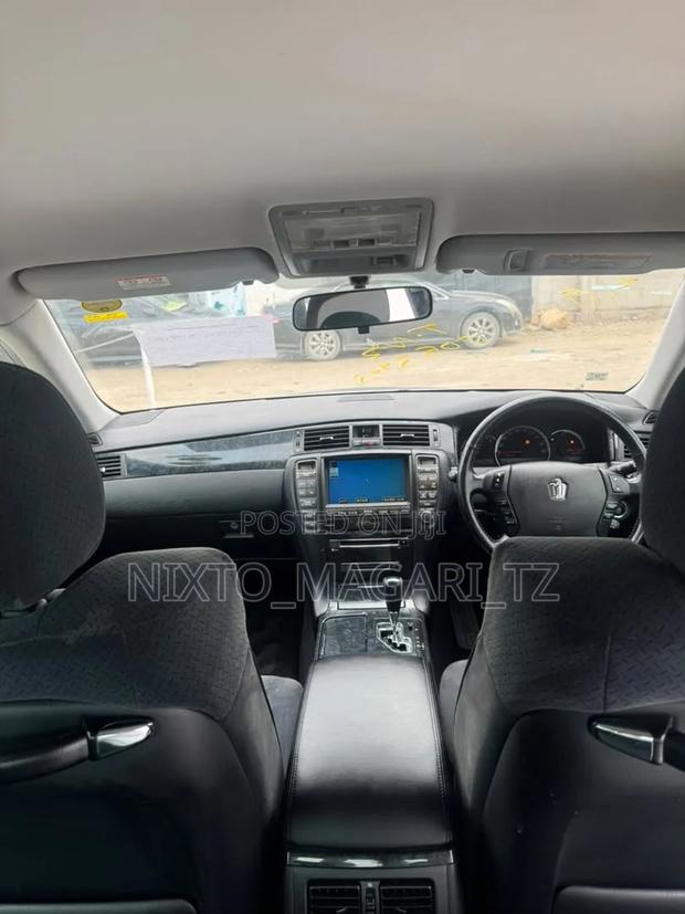 Toyota Crown 2006 Silver