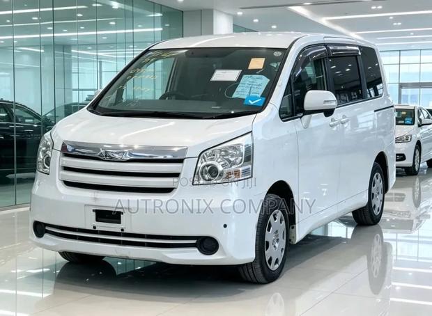 Toyota Noah 2010 Off white