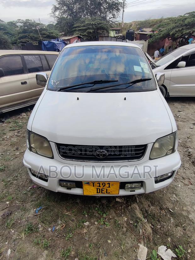 Toyota Noah 2005 White