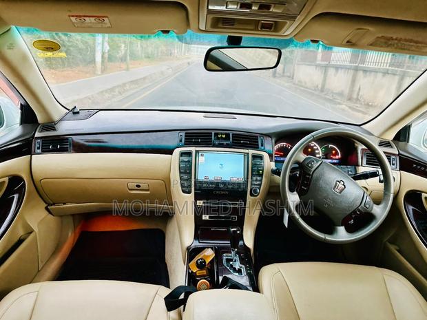 Toyota Crown 2007 White